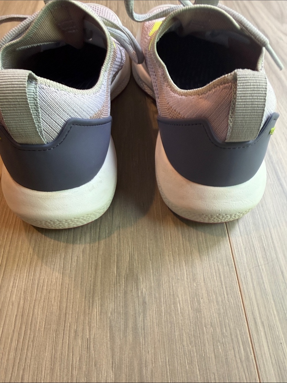 Easy Spirit Women's Pale Lilac Baxter Sneakers Size 8.5W - Picture 3 of 5